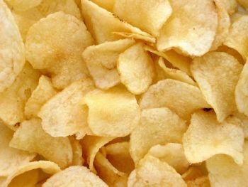 Ile kalorii ma 100 g chipsów ziemniaczanych?